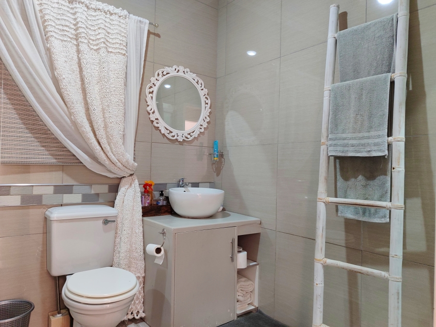 6 Bedroom Property for Sale in Doringkruin North West